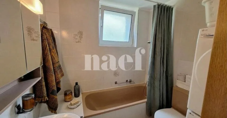 Appartement de 5.5 pièces au rez-de-chaussée avec cheminée et balcon – Foto 8 von 9