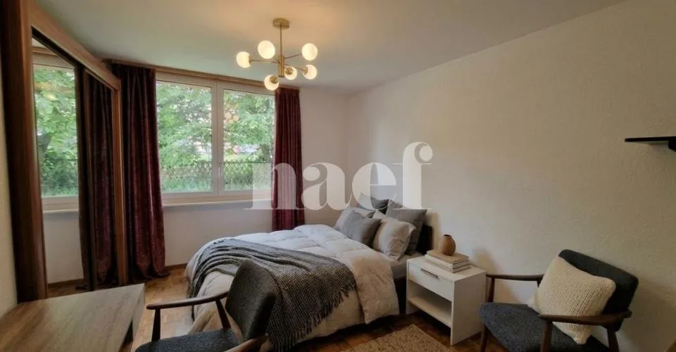 Appartement de 5.5 pièces au rez-de-chaussée avec cheminée et balcon – Foto 5 von 9