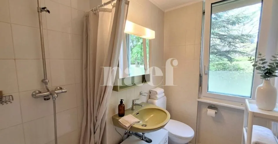 Appartement de 5.5 pièces au rez-de-chaussée avec cheminée et balcon – Foto 9 von 9