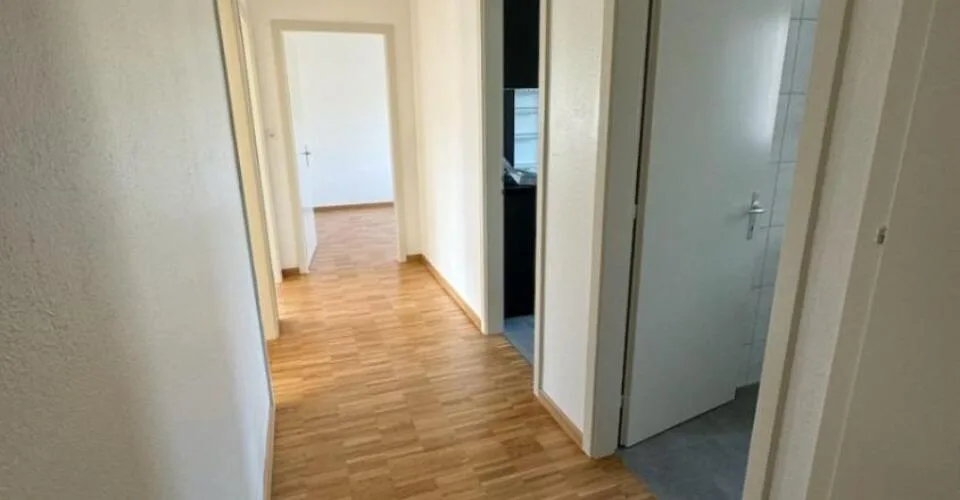Appartement de 3 piÃ¨ces au 1er Ã©tage entiÃ¨rement rÃ©novÃ© – Foto 6 von 9