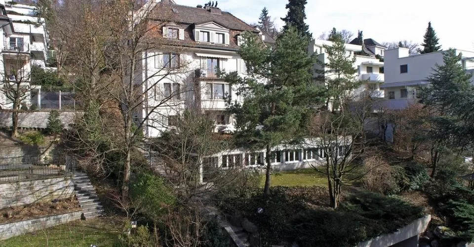 Autoeinstellplatz in Tiefgarage zu vermieten, Zürich Kreis 6 – foto 2 di 3