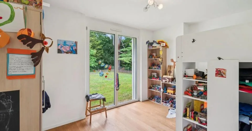 MAGNIFIQUE APPARTEMENT AVEC 4 CHAMBRES & 1300 M² DE JARDIN ! – Foto 8 von 13