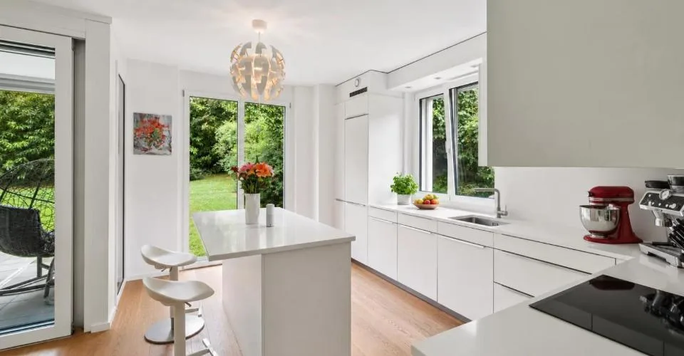 MAGNIFIQUE APPARTEMENT AVEC 4 CHAMBRES & 1300 M² DE JARDIN ! – Foto 5 von 13