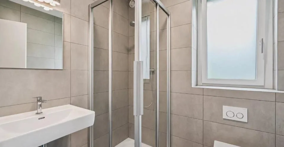 MAGNIFIQUE APPARTEMENT AVEC 4 CHAMBRES & 1300 M² DE JARDIN ! – Foto 10 von 13
