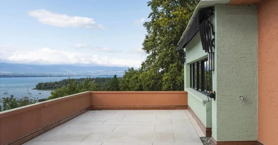 Superbe villa atypique surplombant le lac – photo 10 sur 10