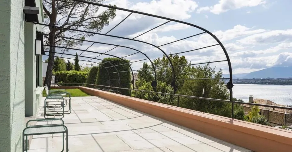 Superbe villa atypique surplombant le lac – photo 6 sur 10