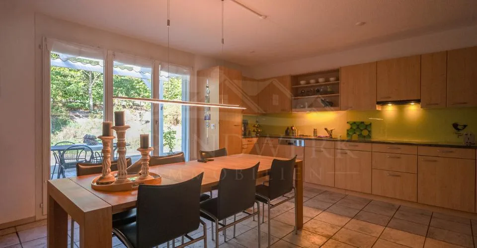 Spacieuse maison jumelée de 5 pièces avec deux places de parking – foto 3 di 13