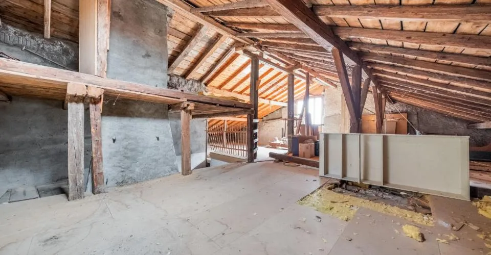 Maison villageoise et grange à fort potentiel – photo 6 sur 13
