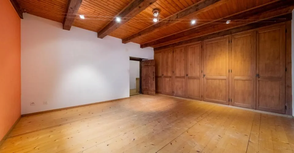 Maison villageoise et grange à fort potentiel – photo 9 sur 13