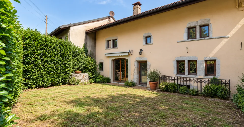 Maison villageoise et grange à fort potentiel – photo 2 sur 13