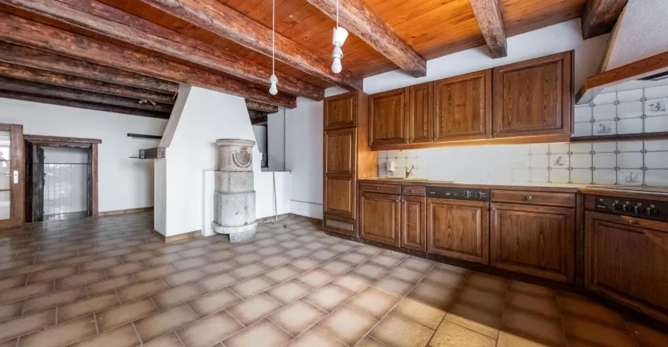 Maison villageoise et grange à fort potentiel – photo 4 sur 13