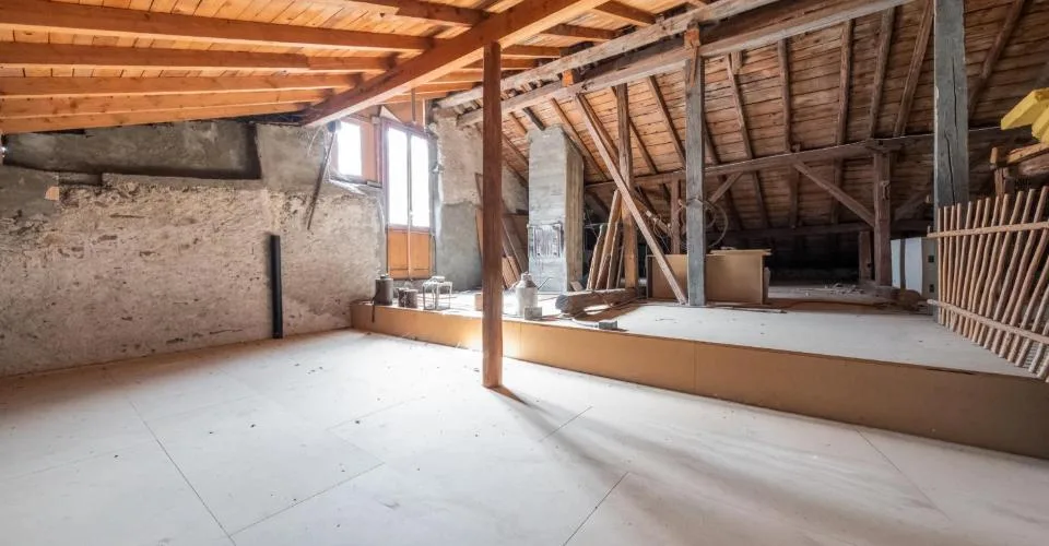 Maison villageoise et grange à fort potentiel – photo 8 sur 13