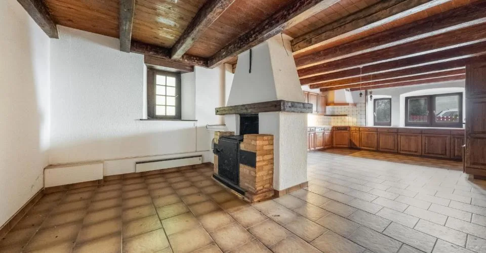Maison villageoise et grange à fort potentiel – photo 3 sur 13