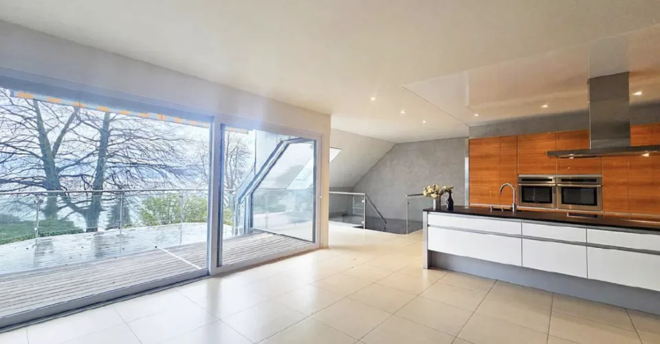 Rare propriété au bord du Léman composée de deux appartements indépend – foto 3 di 7