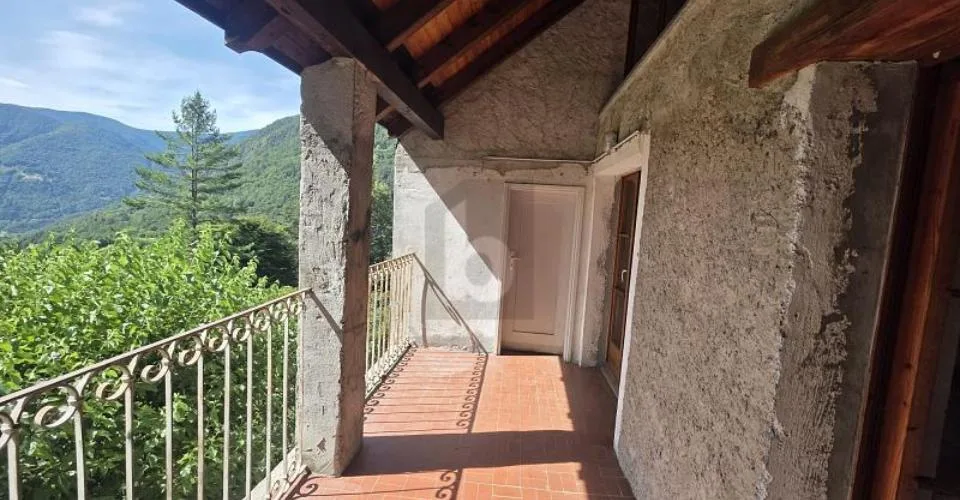 TIPICA,SPAZIOSA CON TANTO SOLE E NATURA – Foto 2 von 6