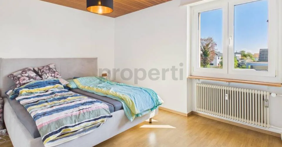 Large balcony, modern renovation and parking spaces available – photo 10 of 12