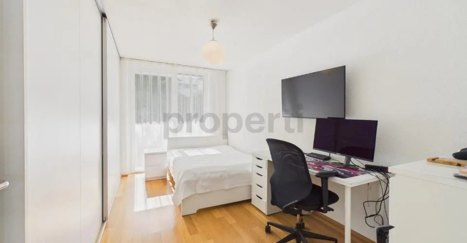 Vier Schlafzimmer, Bodenheizung, Einstellhallenplatz und zwei moderne Bäder – Foto 20 von 26