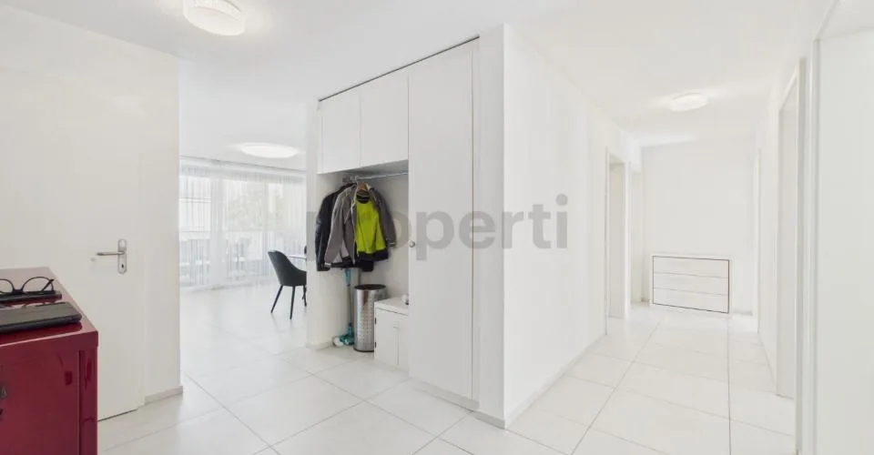 Vier Schlafzimmer, Bodenheizung, Einstellhallenplatz und zwei moderne Bäder – Foto 22 von 26