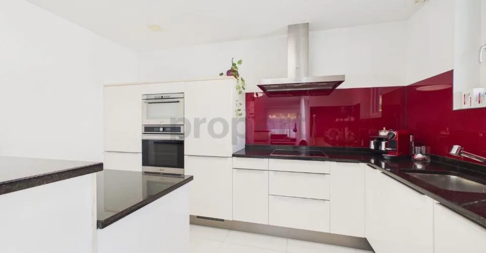 Vier Schlafzimmer, Bodenheizung, Einstellhallenplatz und zwei moderne Bäder – Foto 15 von 26