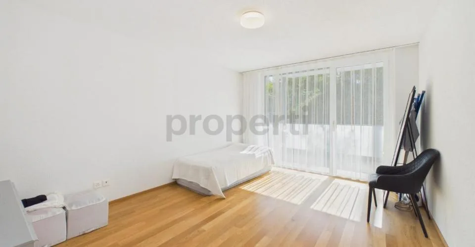 Vier Schlafzimmer, Bodenheizung, Einstellhallenplatz und zwei moderne Bäder – Foto 19 von 26