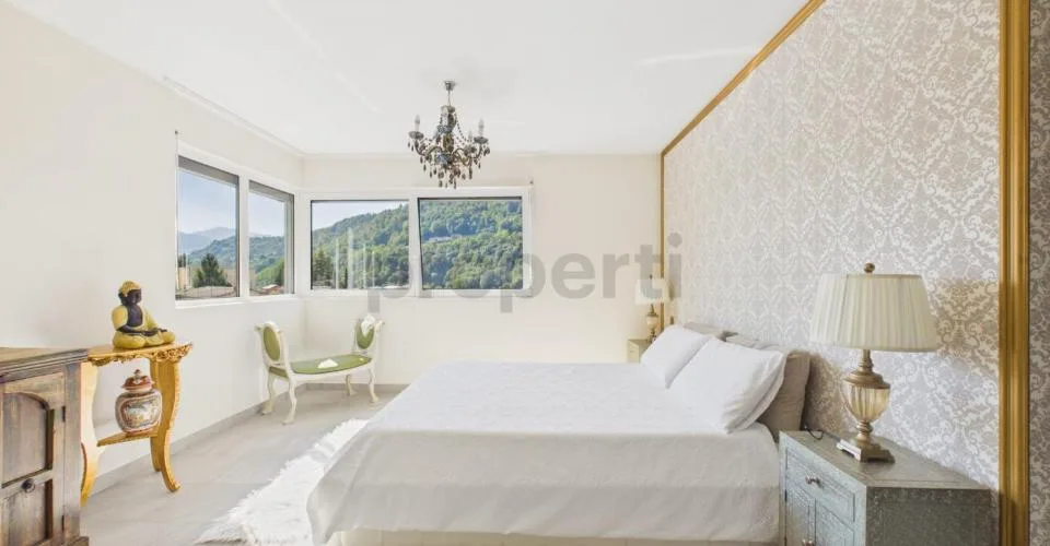 Villa contemporanea con ampi spazi, giardino e doppio garage – foto 21 di 28