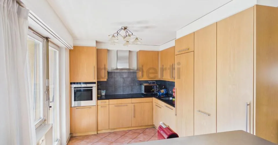 Balkon mit Meerblick, Aufzug & ideale Lage in der Nähe des Bahnhofs und Schulen! – Foto 11 von 18