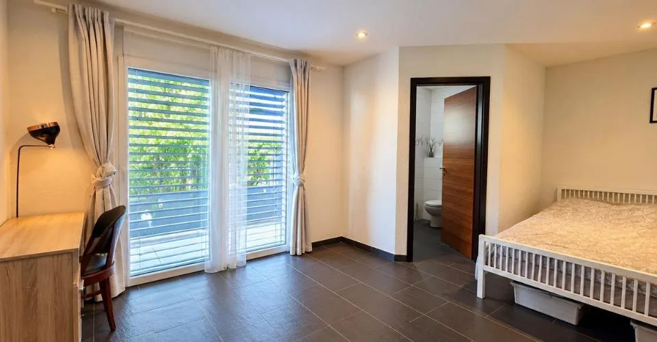Propriété d'exception composée de deux villas avec piscine et vue sur le lac – photo 10 sur 13