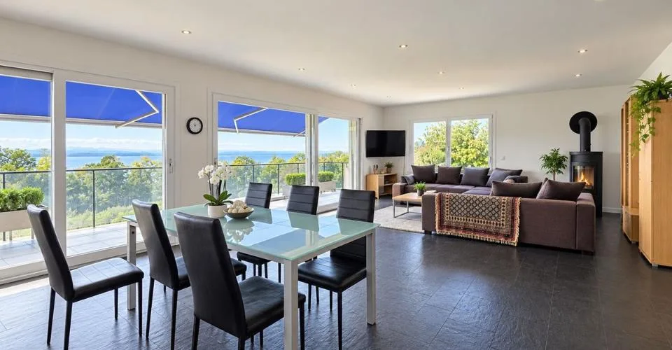 Propriété d'exception composée de deux villas avec piscine et vue sur le lac – photo 5 sur 13