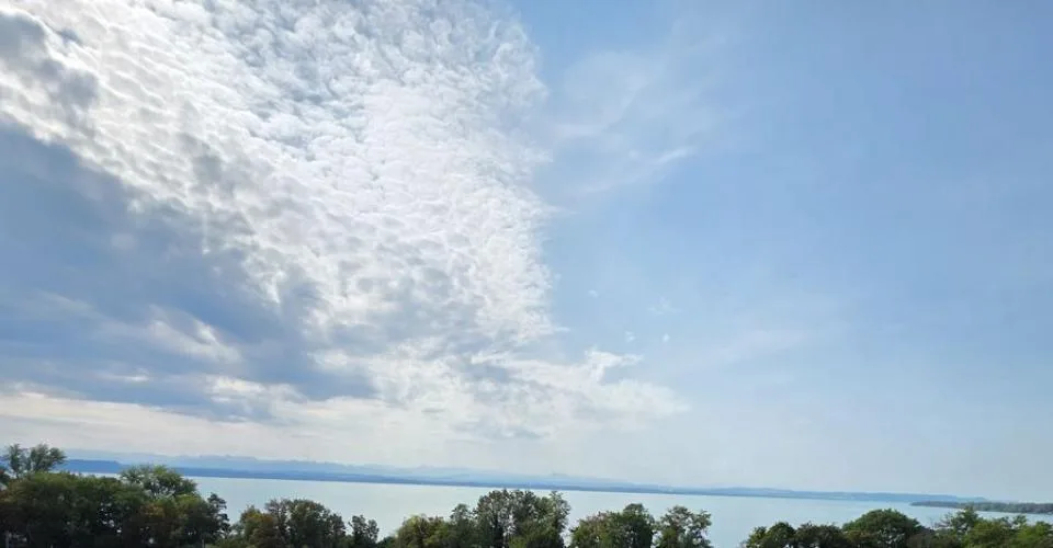 Propriété d'exception composée de deux villas avec piscine et vue sur le lac – photo 3 sur 13