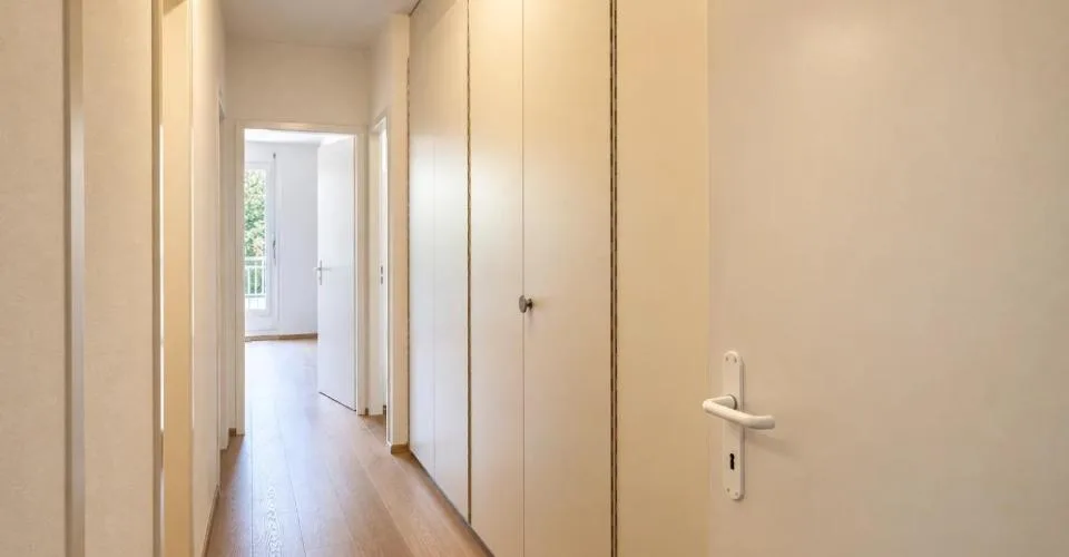 Florissant-Malagnou | Elegante 4-Zimmer-Wohnung von 97 m² mit Balkon und Parkplatz – Foto 5 von 7