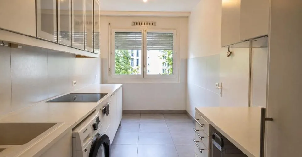 Florissant-Malagnou | Elegante 4-Zimmer-Wohnung von 97 m² mit Balkon und Parkplatz – Foto 3 von 7