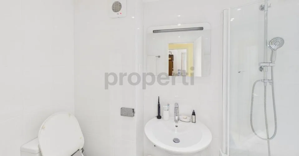 Grand jardin, magnifique véranda, rez-de-chaussée lumineux, 4 chambres ! – photo 23 sur 27