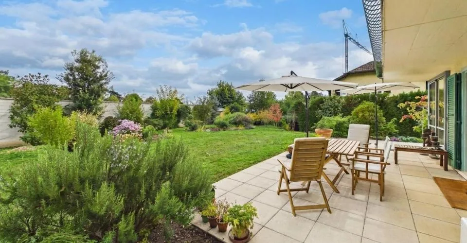 Grand jardin, magnifique véranda, rez-de-chaussée lumineux, 4 chambres ! – photo 25 sur 27