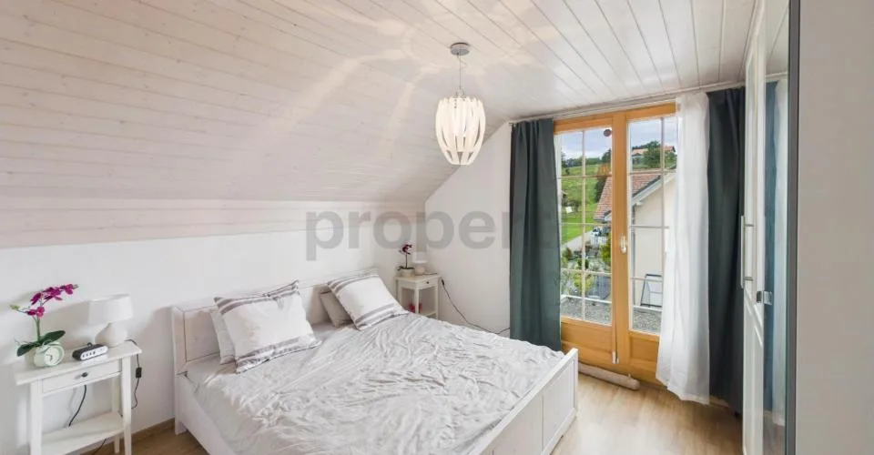 Atemberaubende Aussicht, Großer Garten mit Pizzaofen, Fußbodenheizung, Keller & Idyllischer Familienrahmen! – Foto 20 von 26
