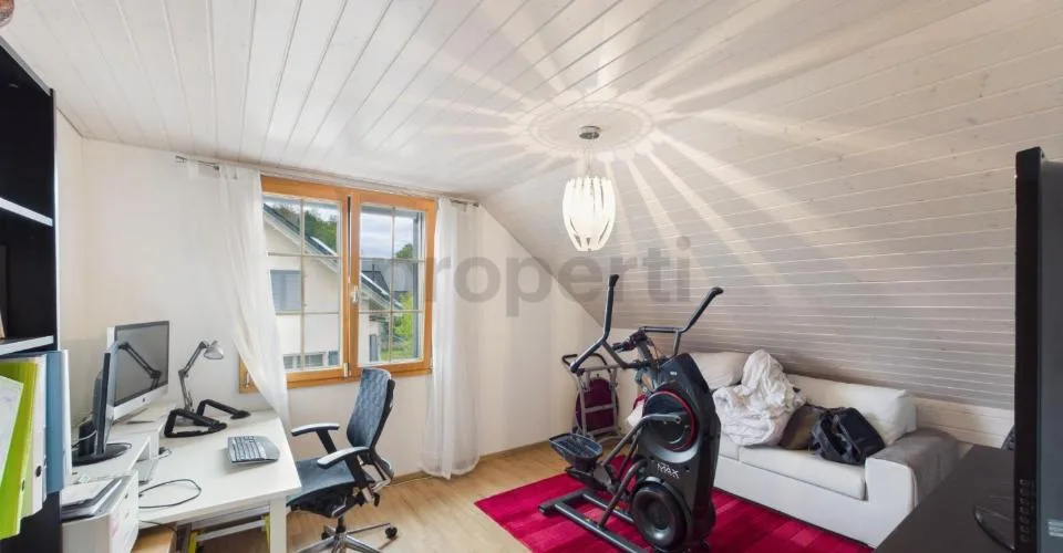 Atemberaubende Aussicht, Großer Garten mit Pizzaofen, Fußbodenheizung, Keller & Idyllischer Familienrahmen! – Foto 22 von 26
