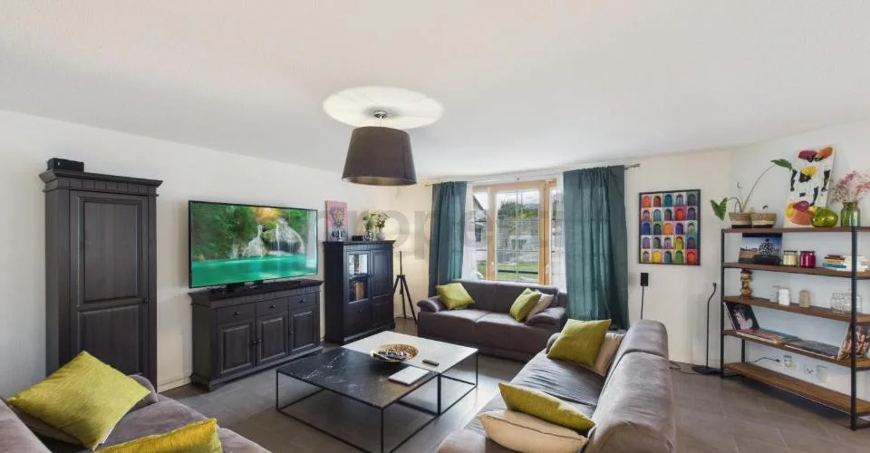 Atemberaubende Aussicht, Großer Garten mit Pizzaofen, Fußbodenheizung, Keller & Idyllischer Familienrahmen! – Foto 15 von 26