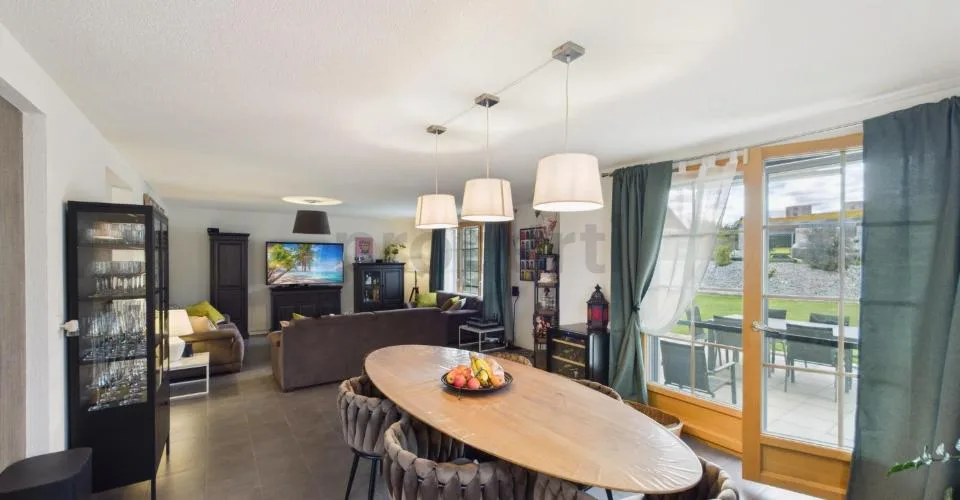 Atemberaubende Aussicht, Großer Garten mit Pizzaofen, Fußbodenheizung, Keller & Idyllischer Familienrahmen! – Foto 17 von 26