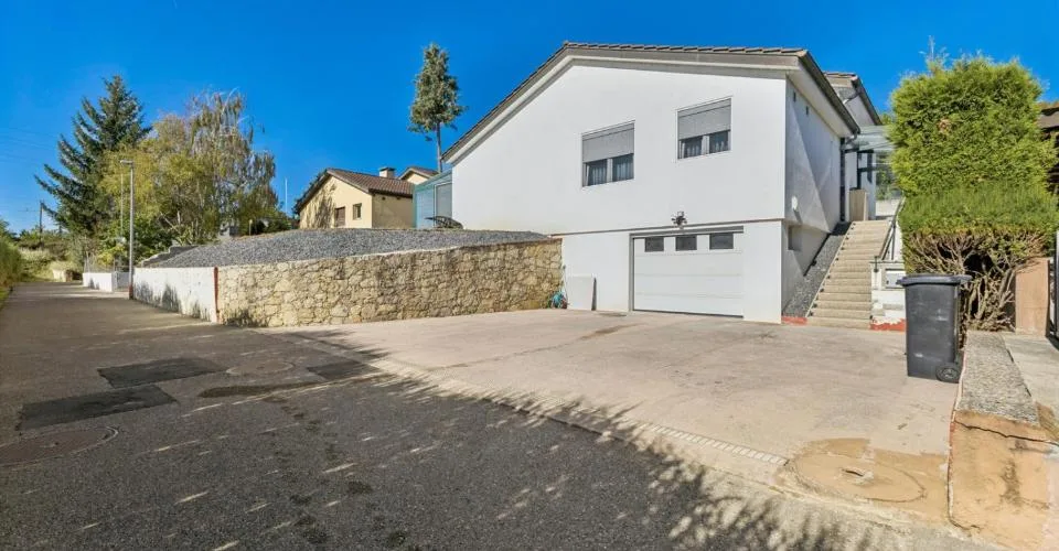 Belle villa individuelle rénovée avec jardin et garage box – Foto 1 von 24