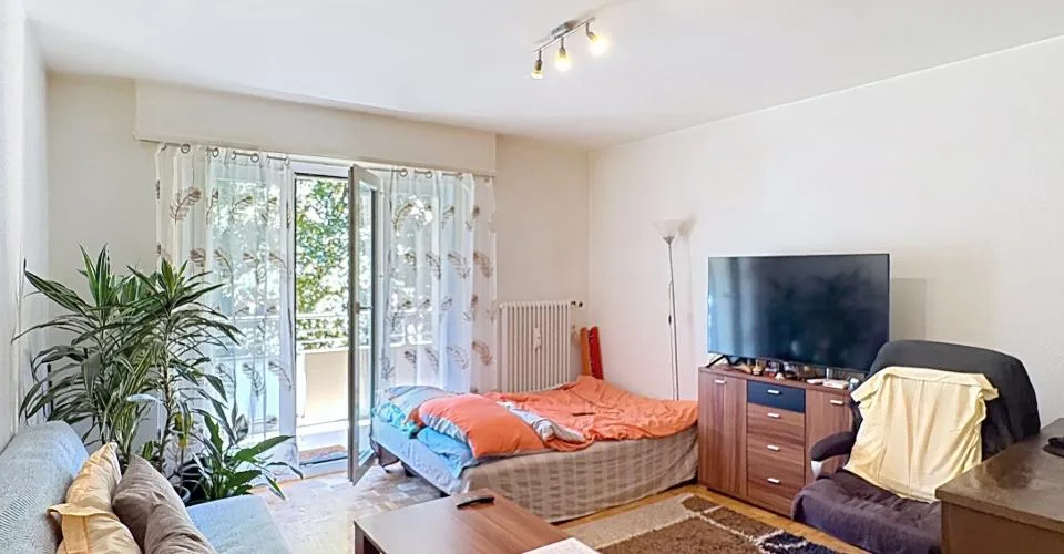 Spacieux 3.5 pièces avec grand balcon, dans un quartier calme et résidentiel – Foto 3 von 8