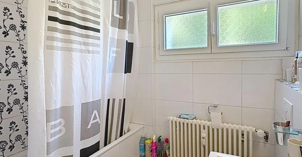 Spacieux 3.5 pièces avec grand balcon, dans un quartier calme et résidentiel – Foto 7 von 8