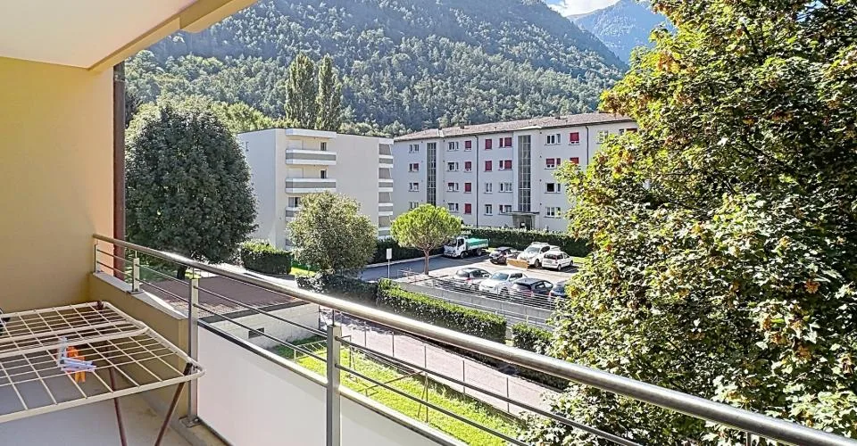 Spacieux 3.5 pièces avec grand balcon, dans un quartier calme et résidentiel – Foto 8 von 8