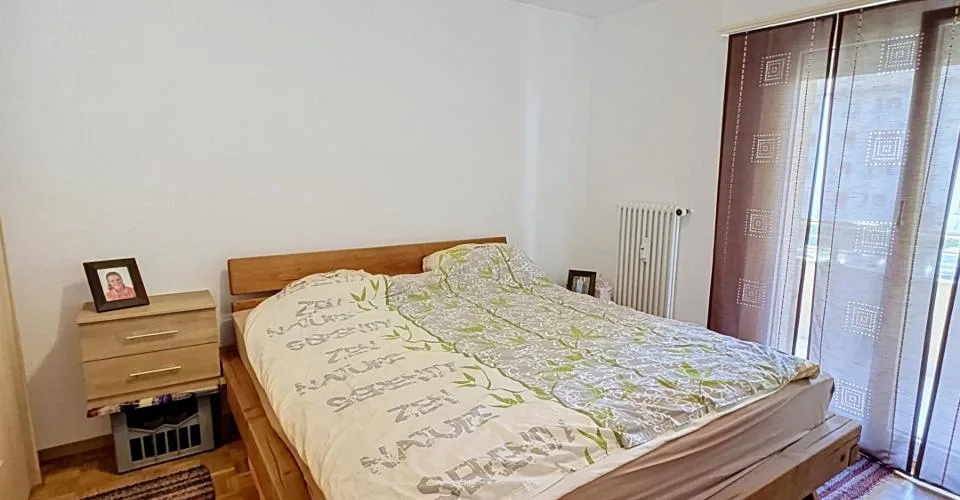 Spacieux 3.5 pièces avec grand balcon, dans un quartier calme et résidentiel – Foto 5 von 8