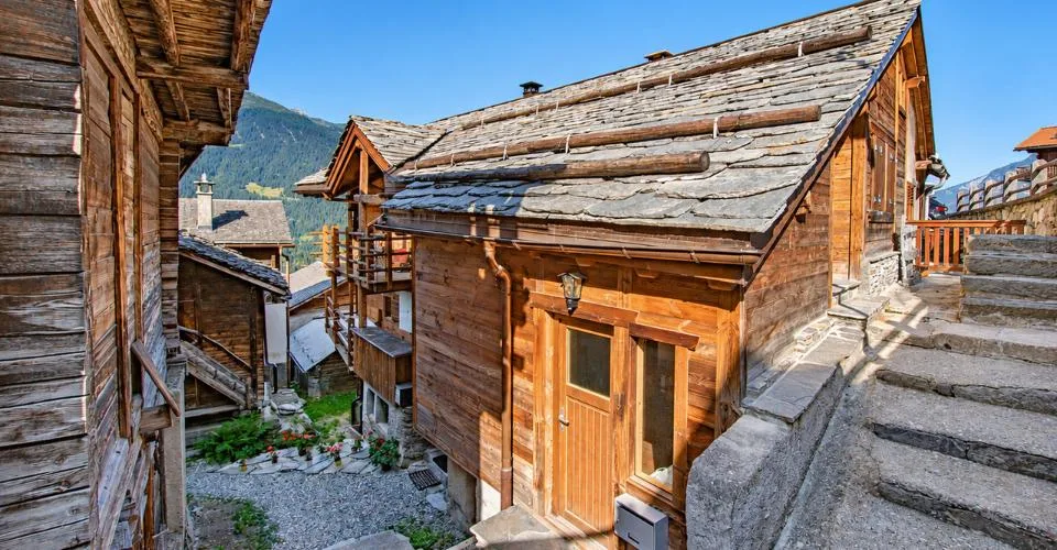 Appartement de caractère à louer à l'année dans un cadre alpin – photo 2 sur 11