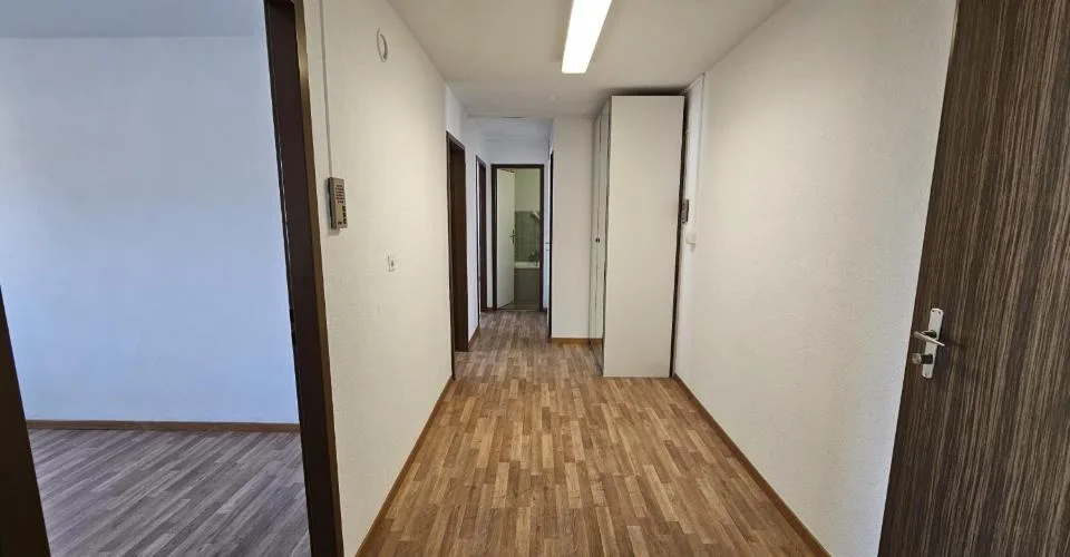 Zu vermieten in Delémont 3,5-Zimmer-Wohnung im 2. Stock – Foto 2 von 13