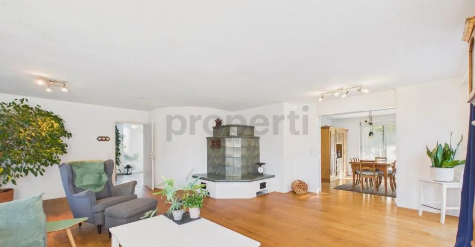 Peaceful residential area, spacious garden & cozy fireplace! – photo 13 of 22