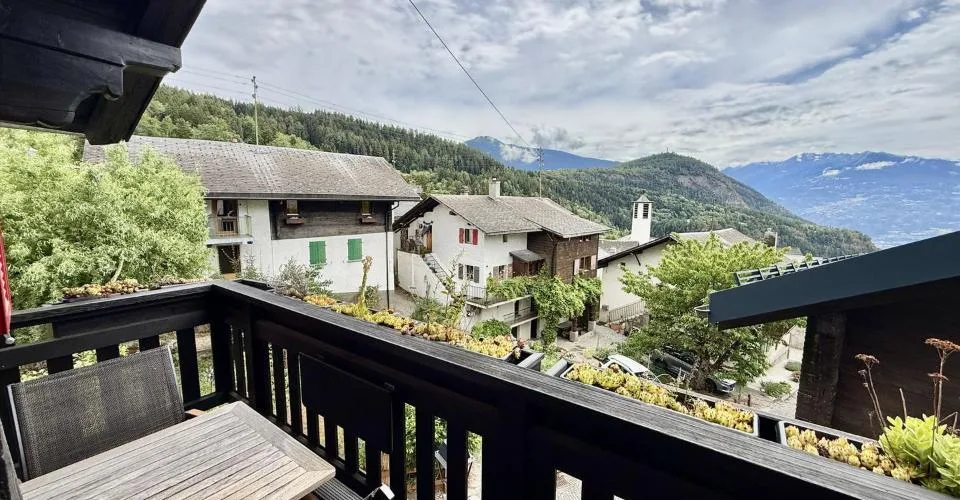 RARE! Maison de 4.5 pièces avec cachet, vue et jardin au centre d'Icogne, village paisible entre Sion et Crans-Montana – Foto 6 von 14