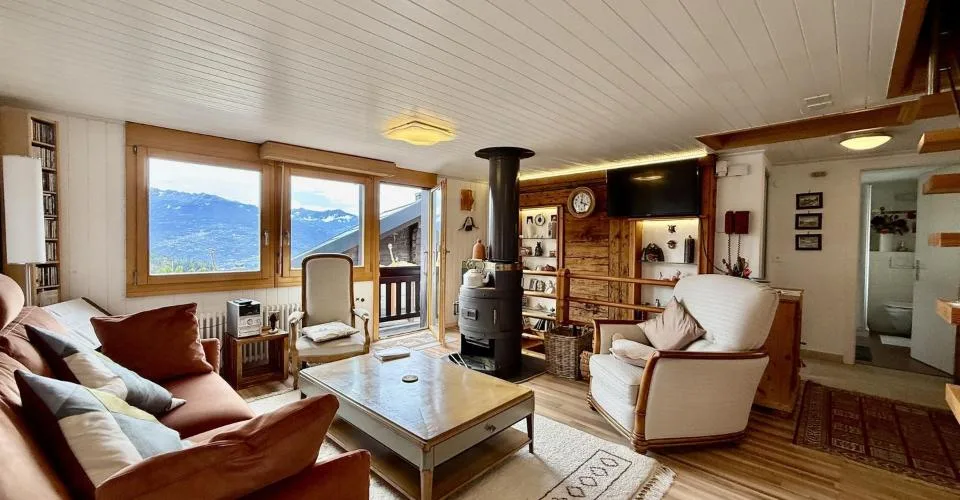 RARE! Maison de 4.5 pièces avec cachet, vue et jardin au centre d'Icogne, village paisible entre Sion et Crans-Montana – Foto 2 von 14