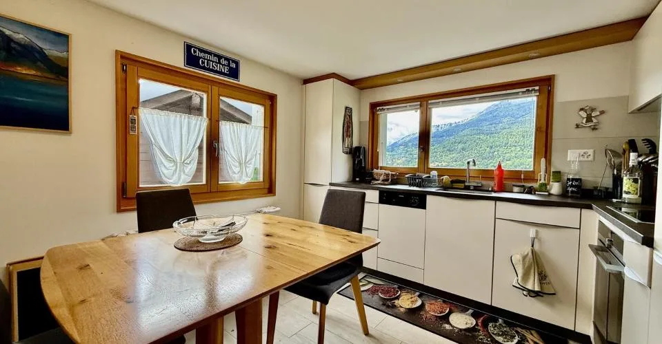 RARE! Maison de 4.5 pièces avec cachet, vue et jardin au centre d'Icogne, village paisible entre Sion et Crans-Montana – Foto 4 von 14
