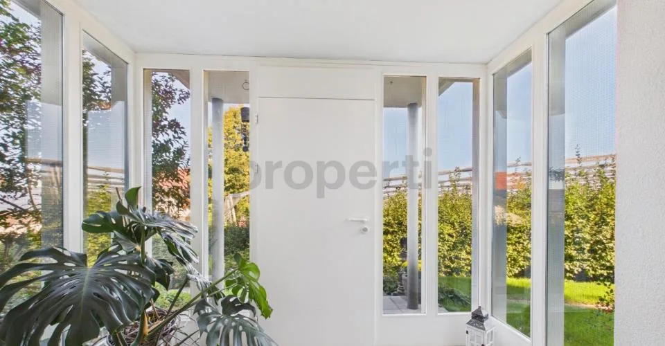Zona residenziale tranquilla, giardino spazioso & camino accogliente! – foto 17 di 22