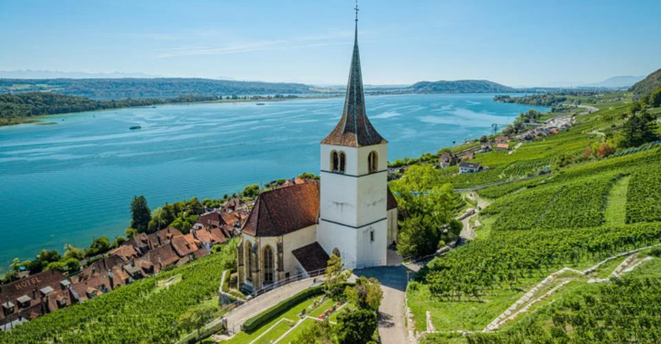 TERRAIN À BÂTIR EXCLUSIF SURPLOMBANT LE LAC DE BIENNE – Foto 7 von 8
